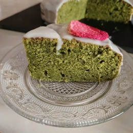Matcha ciasto z nutą limonki i polewą z białej czekolady