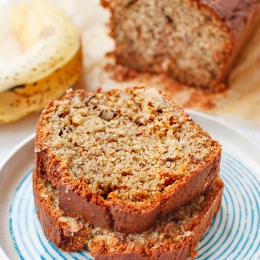 Chlebek bananowy  ze śliwkami