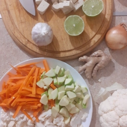 Tofu łagodne  curry z orzechami nerkowca VEGAN
