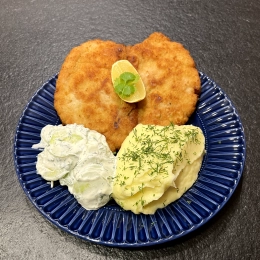 Porządny schabowy z kremowym puree i mizerią