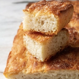 Foccacia z rozmarynem i wędzoną solą morską