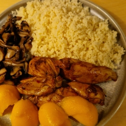 Kurczak z mango w sosie sojowym z kuskusem