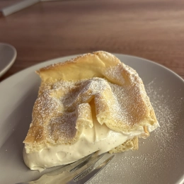 Karpatka - połowa porcji, klasyczna z kremem patissiere z laską wanili