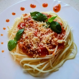 Spaghetti Bolognese + mini deser gratis