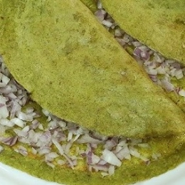 Pesarattu (fasola moong Dosa) with Onion