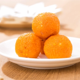 Motichoor ladoo Home made freshly - Indian Traditional Sweet (4 pieces - Medium Size)
