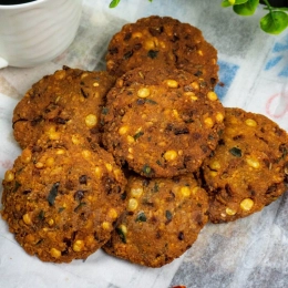 Masala Vada with Chutney (4 pieces - Medium Size)