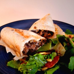 Burrito z mięsem i fasolą