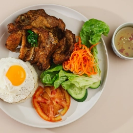 🍚 🥩 Com tam  - Ryż z karkówką i smażonym jajkiem