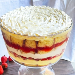 Cake fruit trifle (dessert)