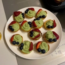 Tartaletki z kremem pistacjowym i owocami-10 sztuk