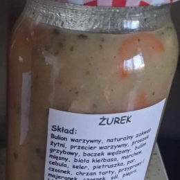Żurek na wędzonce z białą kiełbaską i majerankiem