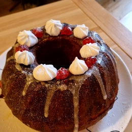 Caribbean Rum Cake (Medium)