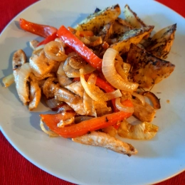 Meksykańska fajita z kurczakiem i pieczonymi ziemniakami