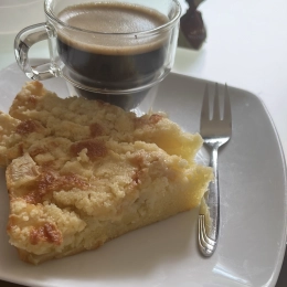 Ciasto z Jabłkami i Kruszonką – Lekkość i Smak, Który Zachwyca