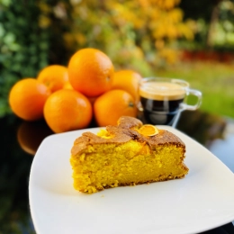 Golden Orange – Ciasto Pomarańczowe z Kurkumą