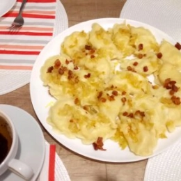 Pierogi z kapustą i mięsem z drobiu