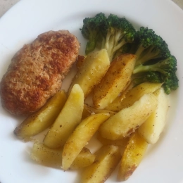 Kotlet mielony z ziemniakami i brokoli