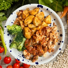 Kurczak BBQ z ziemniakami i brokułem (10 porcji)