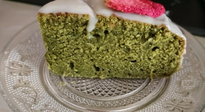 Matcha ciasto z nutą limonki i polewą z białej czekolady