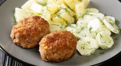 kotleciki mielone(2sz) z ziemniakami oraz mizerią