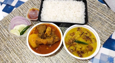 Bengalski zestaw z curry z koziny z ryżem i soczewicą