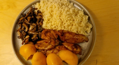 Kurczak z mango w sosie sojowym z kuskusem