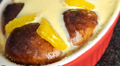 Brioche z sosem dulche de leche i pomarańczami