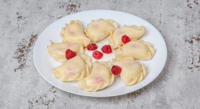 Pierogi z twarogiem i malinami
