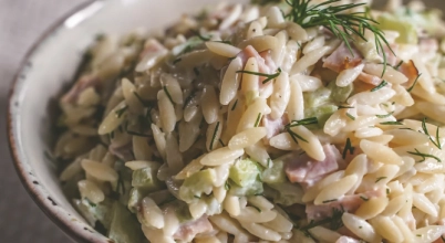 Sałatka z makaronem orzo