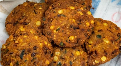 Masala Vada with Chutney (4 pieces - Medium Size)