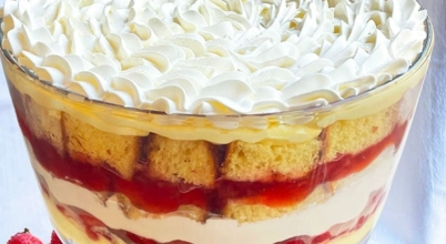 Cake fruit trifle (dessert)
