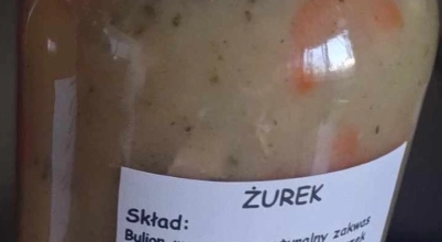 Żurek na wędzonce z białą kiełbaską i majerankiem