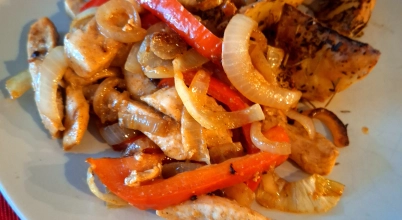 Meksykańska fajita z kurczakiem i pieczonymi ziemniakami
