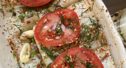 Zapiekany dorsz+puree z ziemniaków+sałatka z sosem koperkowym