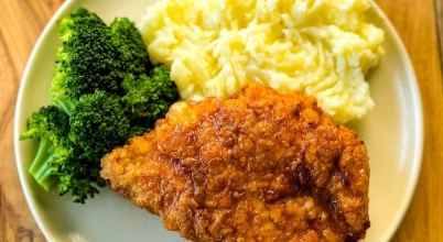 ziemniaki puree z chrupiącym kurczakiem