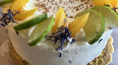Tort śmietankowy z mascarpone z owocami