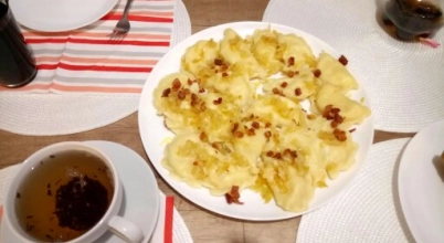 Pierogi z kapustą i mięsem z drobiu